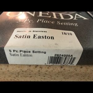 Satin Easton Stainless 18/10 5-pc place setting.